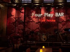 -FOUR PLAY BAR