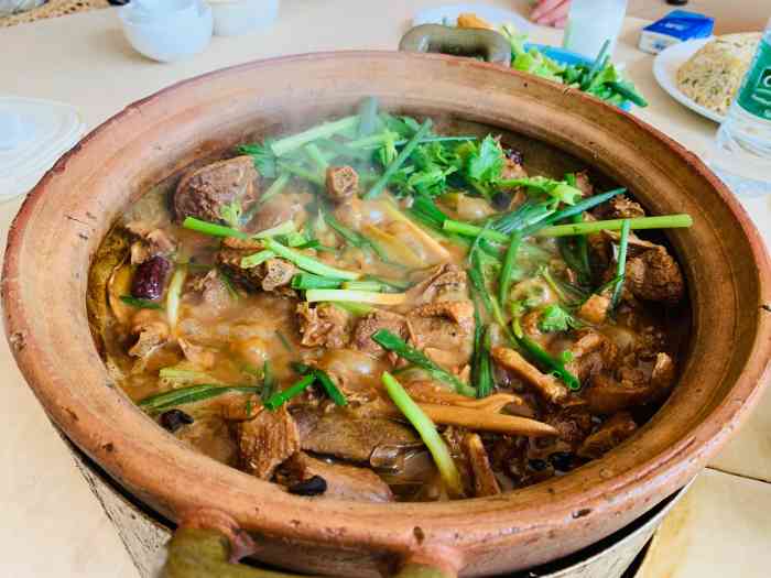 屯昌枫木香草鸭(榆亚路店)-"进来第一感觉一般般,但是座下来尝一尝