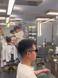 -即型男士理发工作室