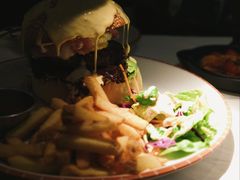 瀑布芝士牛肉汉堡-阿妮叶李(光谷世界城店)