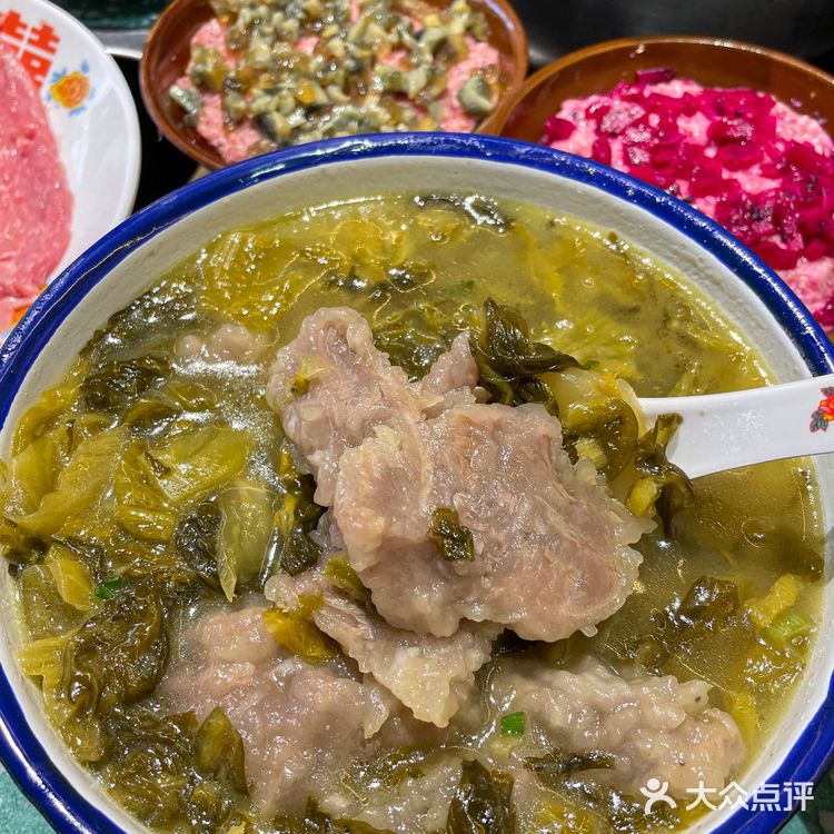 在洪崖洞！！重庆也有熊猫竹筒奶茶了！！