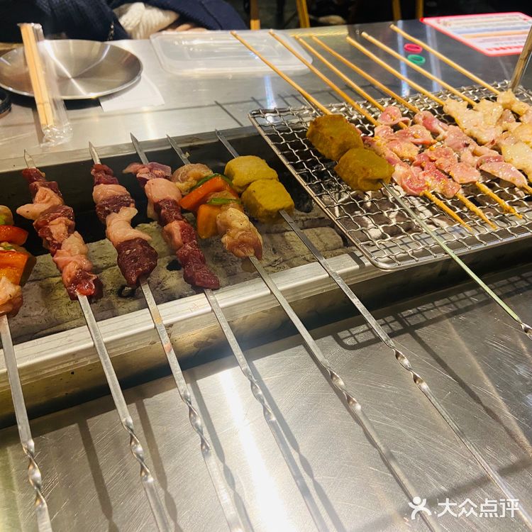 结果发现就在东站地铁Ｃ出口走一段就行