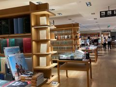 -乐蓬马歇百货公司(Rive Gauche)