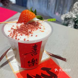 这家咖啡厅粉色新年主题也太特别了吧[色] 