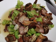 -蔼若春.传承三十年云南菜(金碧公园店)