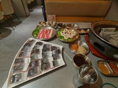 -围炉肉舍•炭烤活鳗•丹东海鲜烤肉(步行街店)