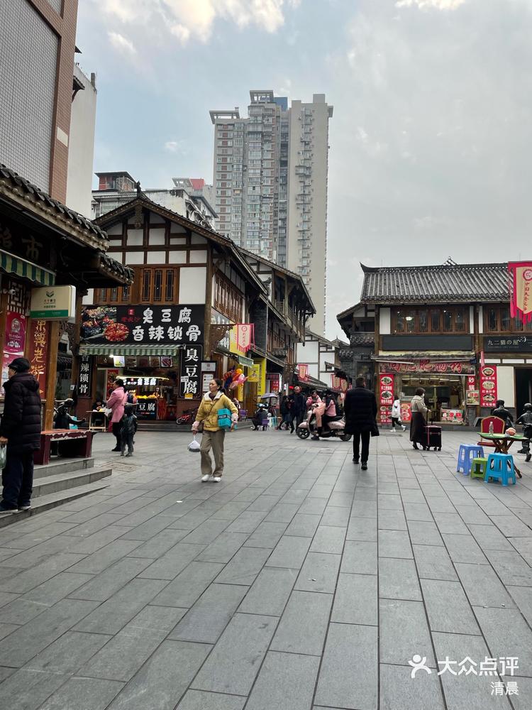 清晨 2023年12月13日 关注 内江老街欢迎您来打卡 东兴老街是内江市