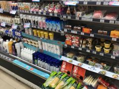 零售区-全家便利店(虹桥路四店)