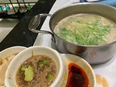 -红鼎豆捞·非遗鲍皇汤火锅(宝丰路店)