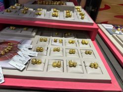 -周生生Chow Sang Sang(新世界店)