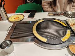 -山野的朋友露营炭火烤肉