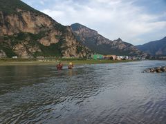 -百里峡七彩艺术小镇