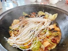-粘豆包柴火铁锅炖