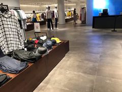 -URBAN REVIVO(高德置地广场·春广场店)