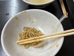 -松树干拌面店