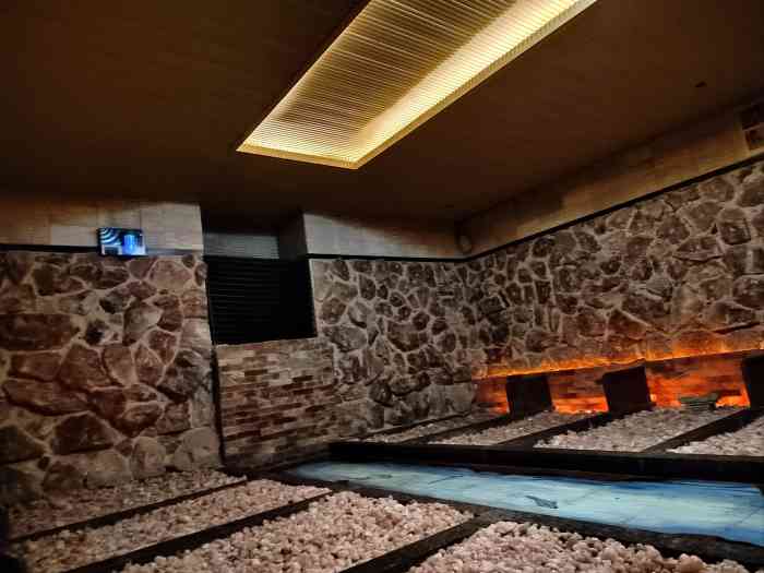 海茵汇温泉(滨江店)-"按摩区女服务员服务态度很差 非常差 最差.