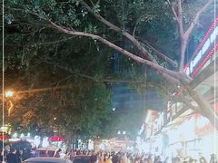 -八一路好吃街(雨田商务大厦店)