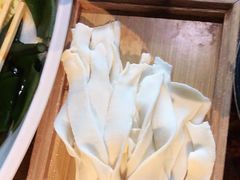 -老牌坊云南鱼豆花火锅(哈西万达店)