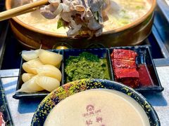 -洞庭洲·防空洞火锅·铜锅涮肉·烧烤(新百广场店)