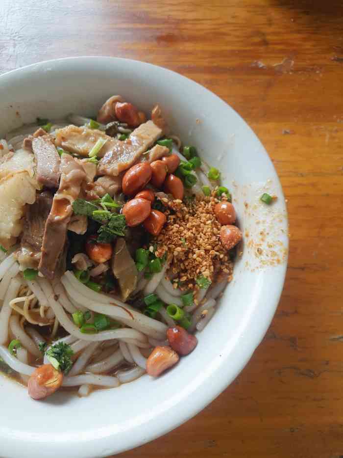 定安香味腌粉-"在群上广场附近,一条街都是早餐店,在定安.