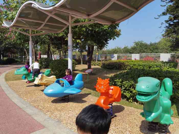 荔湾区儿童公园"位置 位于芳村区浣花路,交通不是很便利.