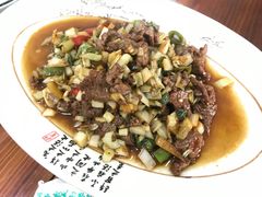 小炒黄牛肉-小乡小镇·传承桐庐土菜·老板亲自烧的菜