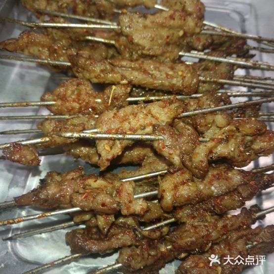 小丹东街头烤羊腿烤串