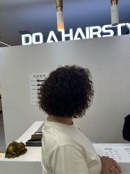 -DO A HAIRSTYLE