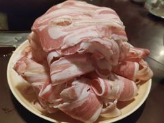 高钙羊肉-洞庭洲·防空洞火锅·烧烤·铜锅涮肉(新百广场店)