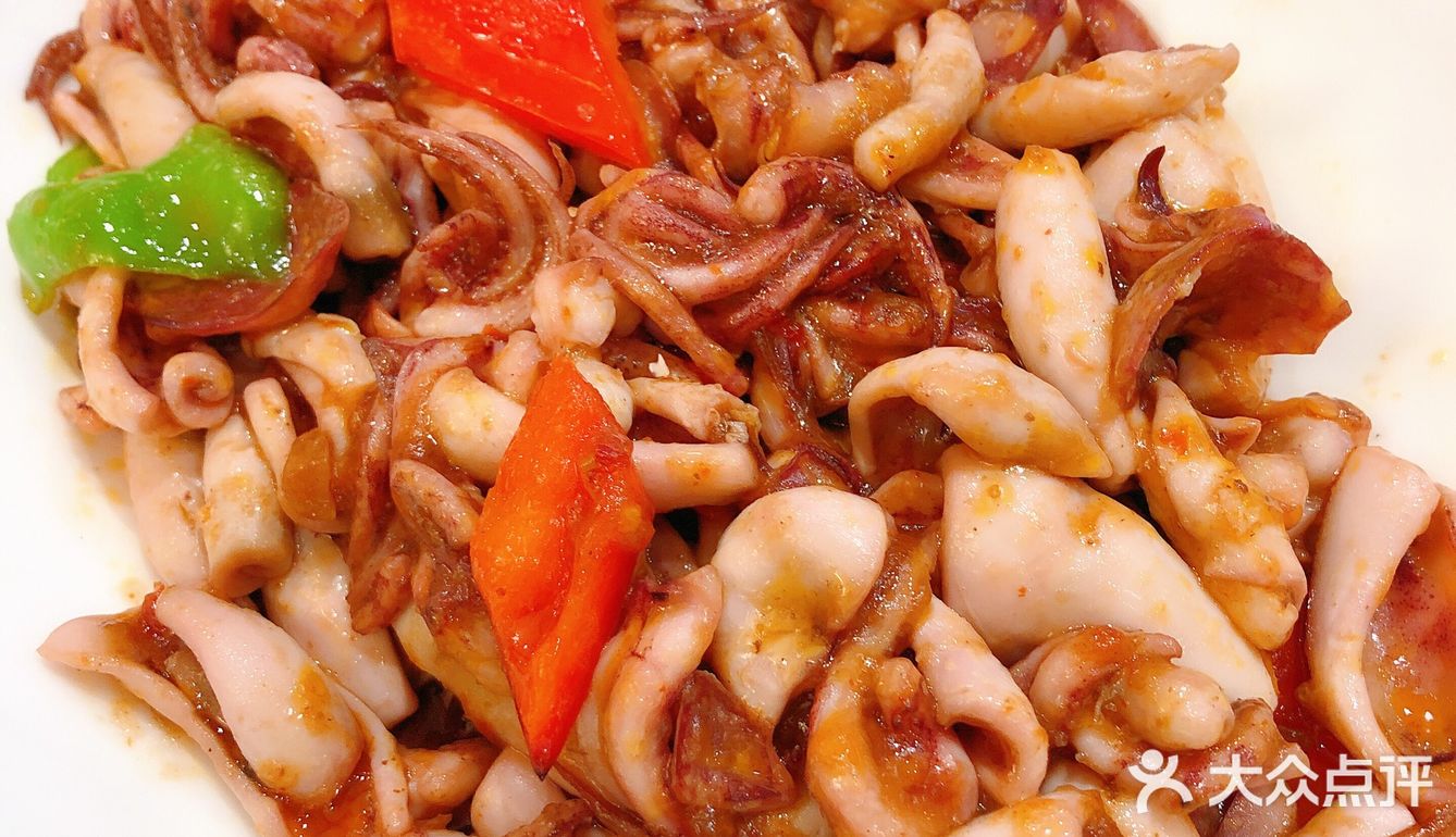 家住在这附近,家庭聚会固定地点之一。包间多