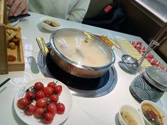 -洪氏嗨捞·广东猪肚鸡·椰子鸡火锅(西咸万象城店)
