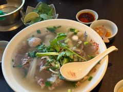 -大头虾越式风味餐厅(光明广场店)