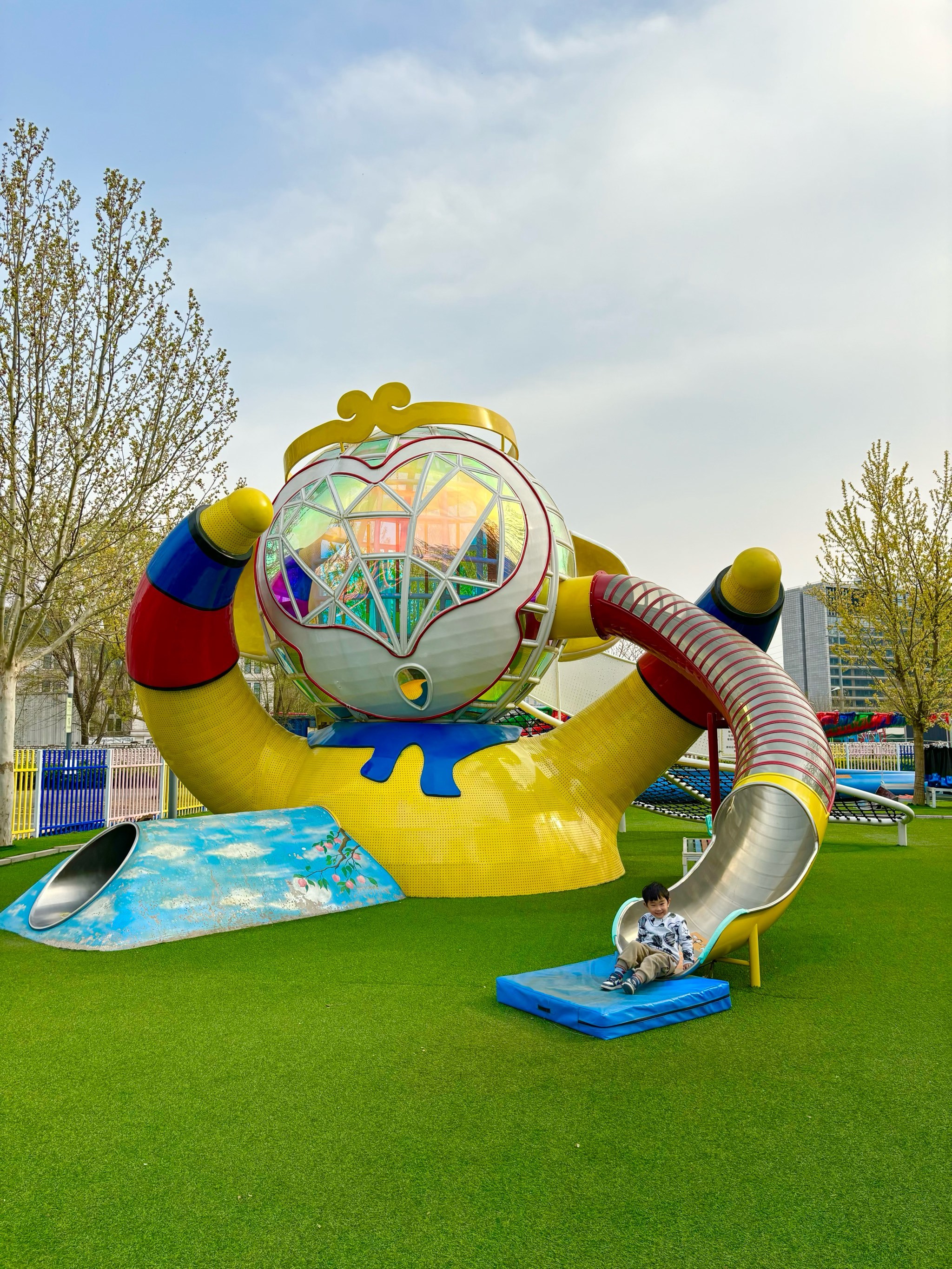 适合低龄儿童🉐室外游乐园