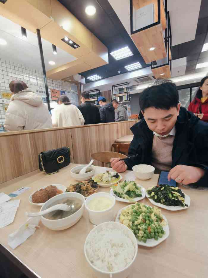 苏客中式餐饮(海华店)-"很不错的一家吃中式快餐的店子,晚上去的比.