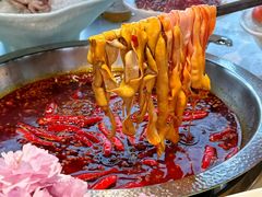 -茅草房·河畔园林火锅