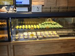 面包甜点陈列柜-鲍师傅糕点(江苏路店)