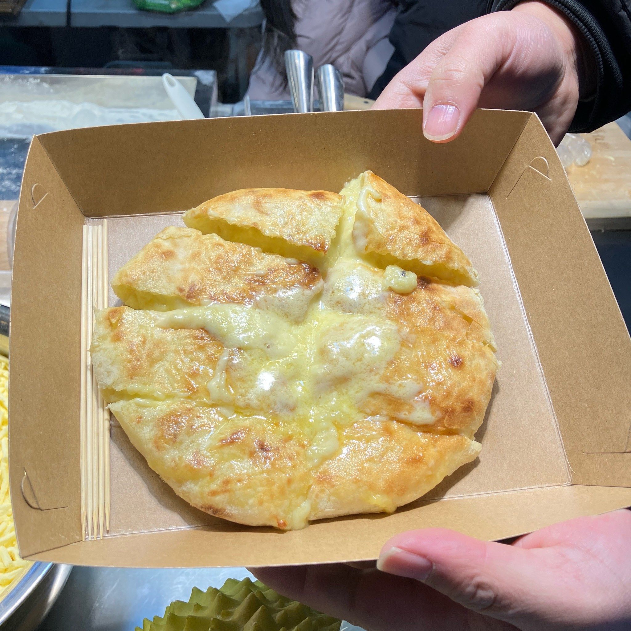 托乐嘉夜市这家榴莲饼看到一定要吃好嘛