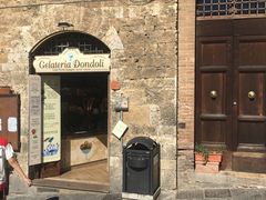-Gelateria Dondoli