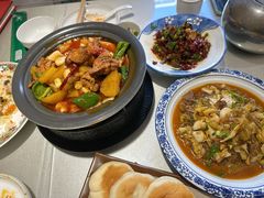 滚刀辣皮子夹馍-新疆巴州金丝特餐厅(大钟寺店)