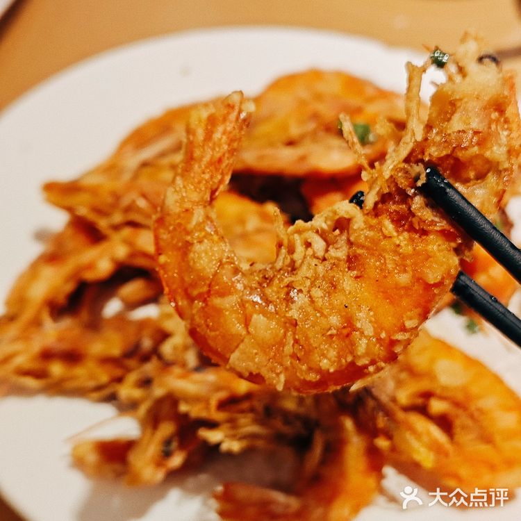 朋友带我去了二姐海鲜坊，说他在这家吃了块十年了