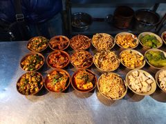 -董哥山城碗碗香(美专校街店)