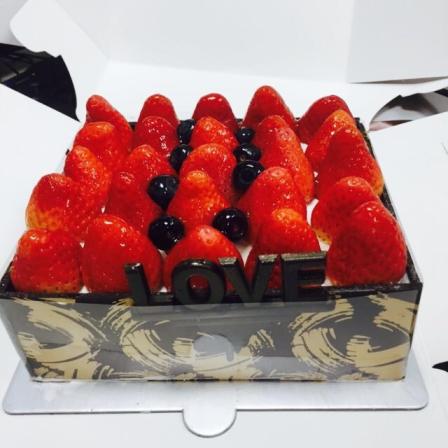 美心西饼(纪念堂地铁站店)-"首先05同事送的生日蛋糕.满满的祝福呀.