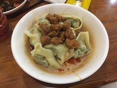 荠菜肉馄饨加辣肉-潘国仙耳光馄饨(黄家阙路店)