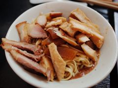-松树干拌面店