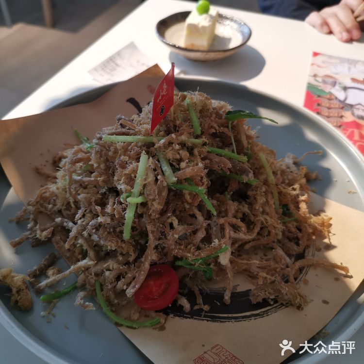 摆盘一般，分量着实不多，价格倒是蛮高的
