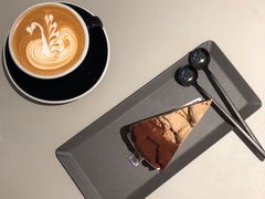肯尼亚牛奶拿铁-Seesaw Coffee(上生新所店)