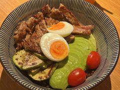 香煎牛肉牛油果拌饭-SorSod 咖啡&食堂