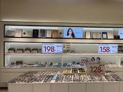 -J-Optical佳视明眼镜·蔡司视觉(青岛金茂览秀城店)
