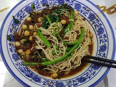 -渝之汇牛肉豌杂面