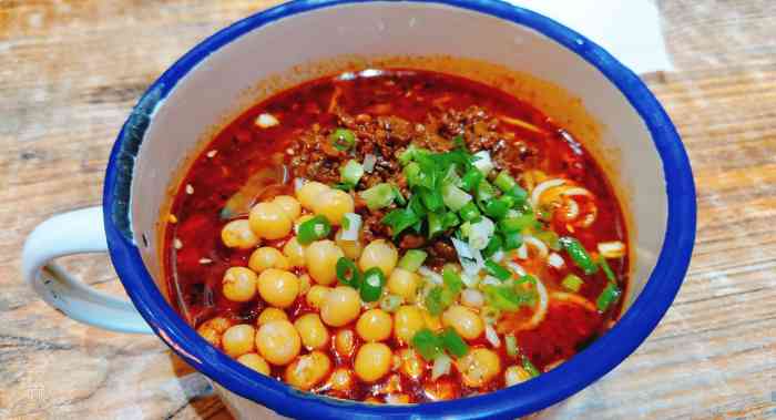 附近的面馆吃了一轮又一轮,这次又吃到盅盅面